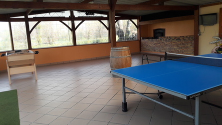 Salle d'animation (TV, baby foot et tennis de table)